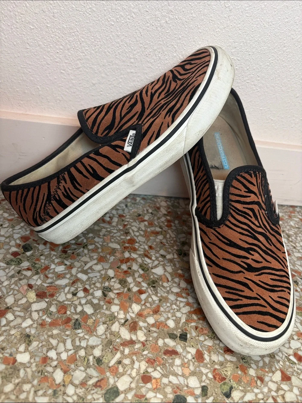 Vans Women’s 7.5 Men's 6 Slip-On Sneakers in Brown and Black Tiger Stripe